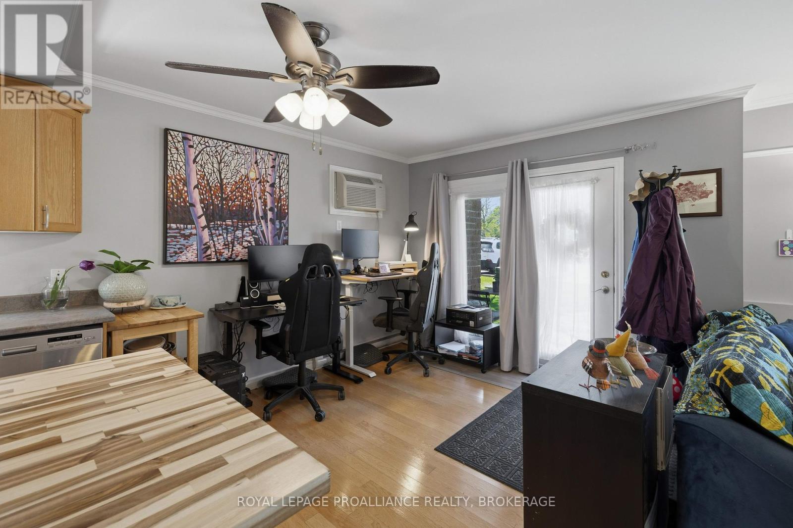 #2104 225 OAK STREET - 10
