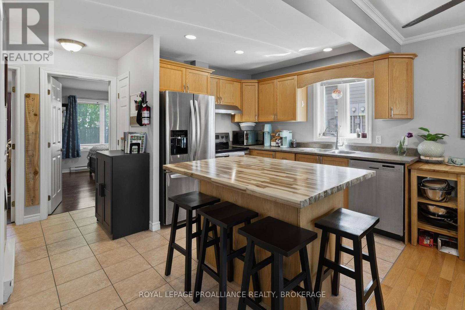 #2104 225 OAK STREET - 12