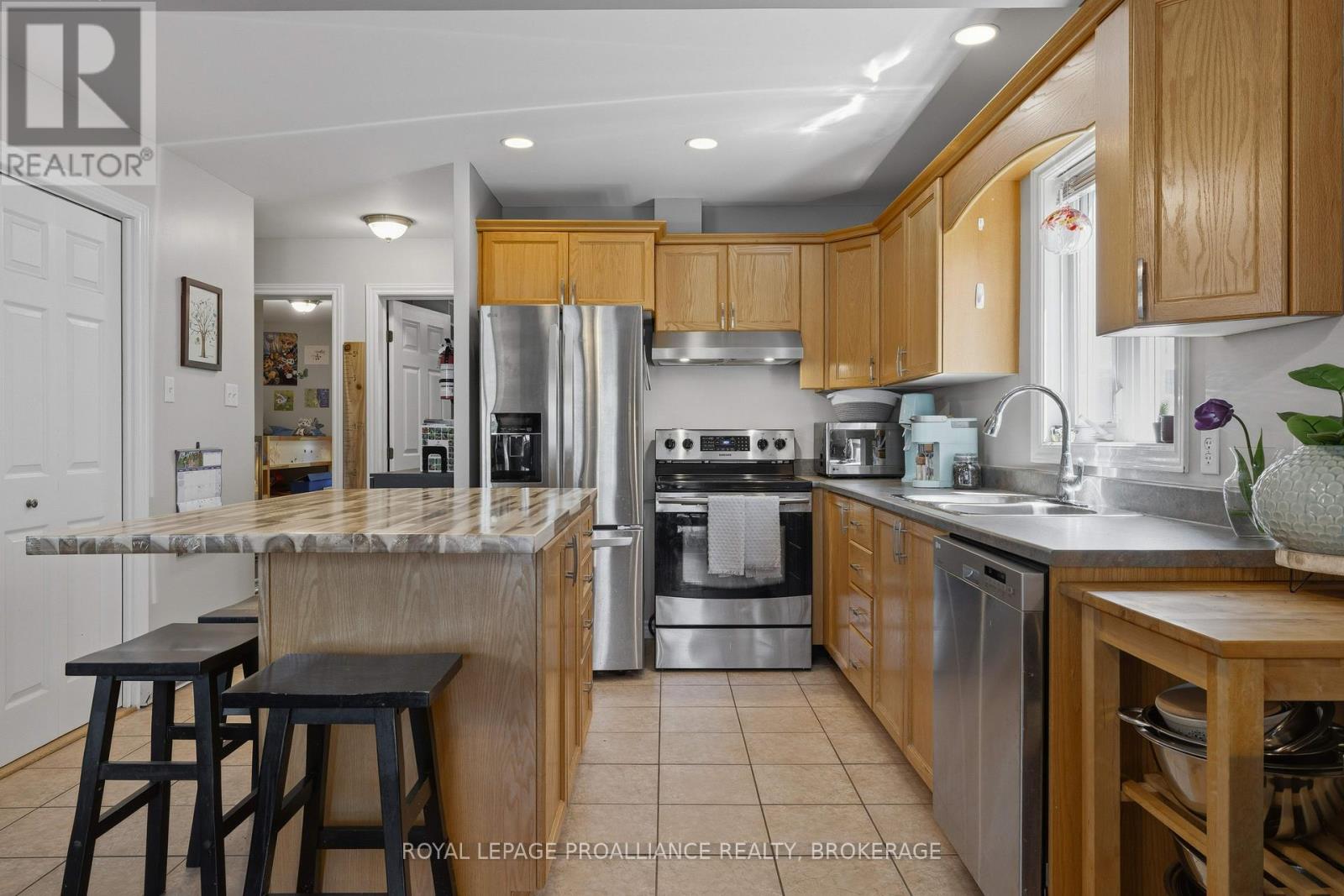 #2104 225 OAK STREET - 13