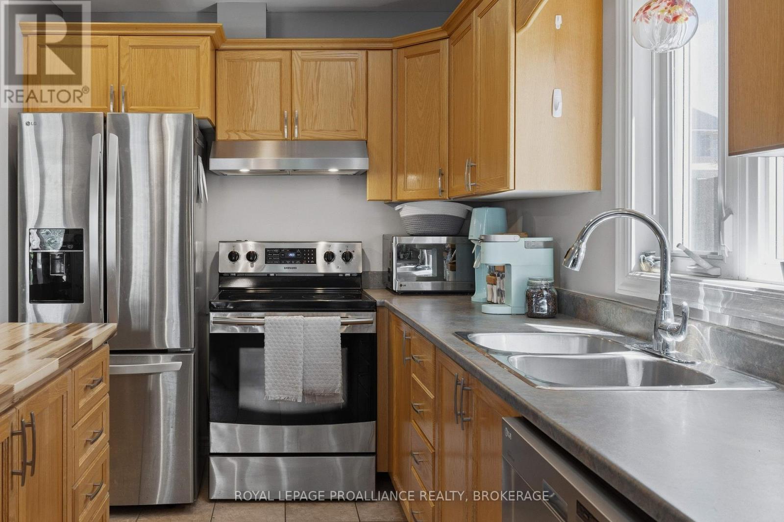 #2104 225 OAK STREET - 14
