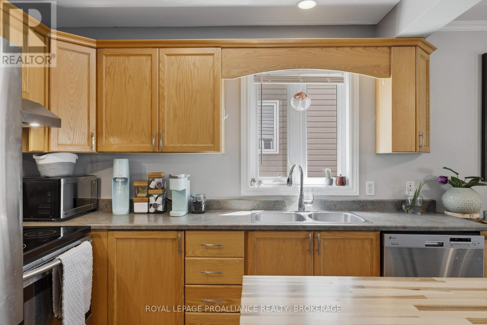 #2104 225 OAK STREET - 15