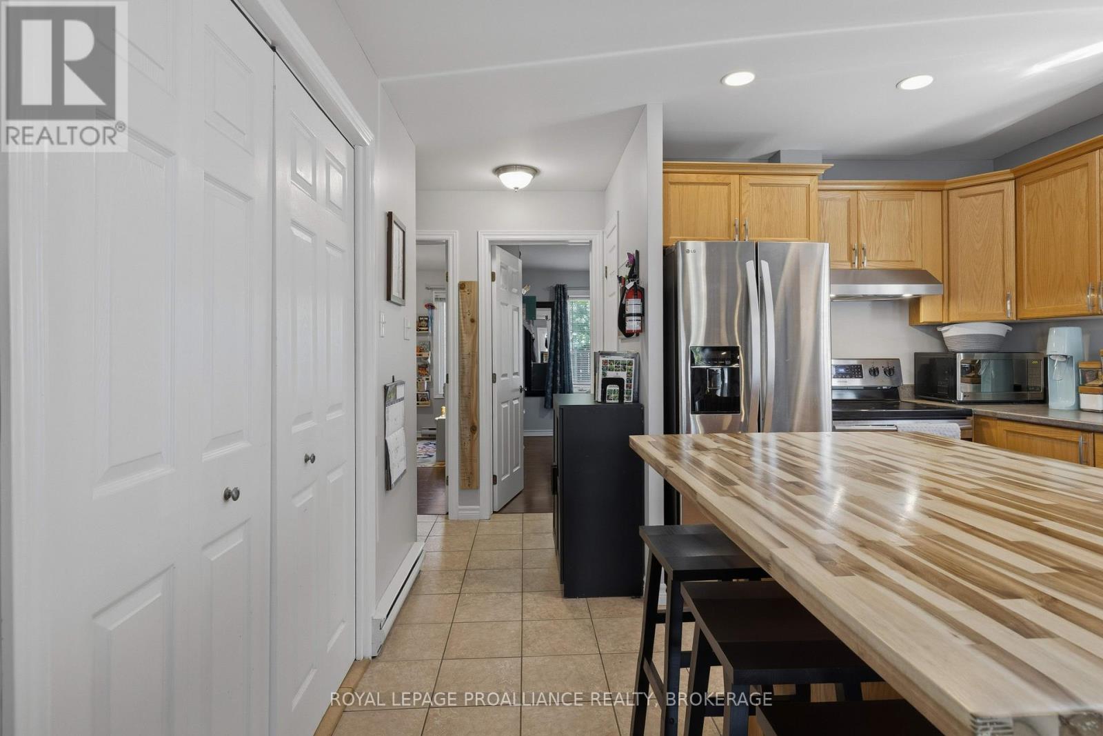 #2104 225 OAK STREET - 17