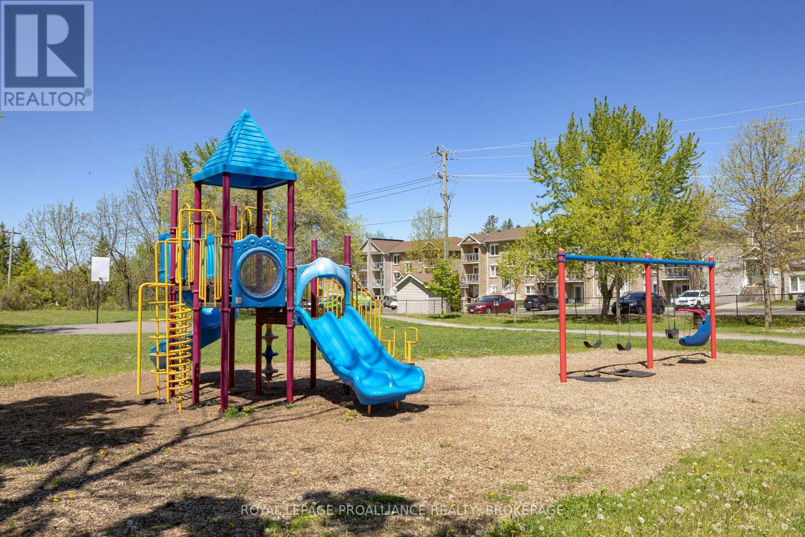 #2104 225 OAK STREET - 30