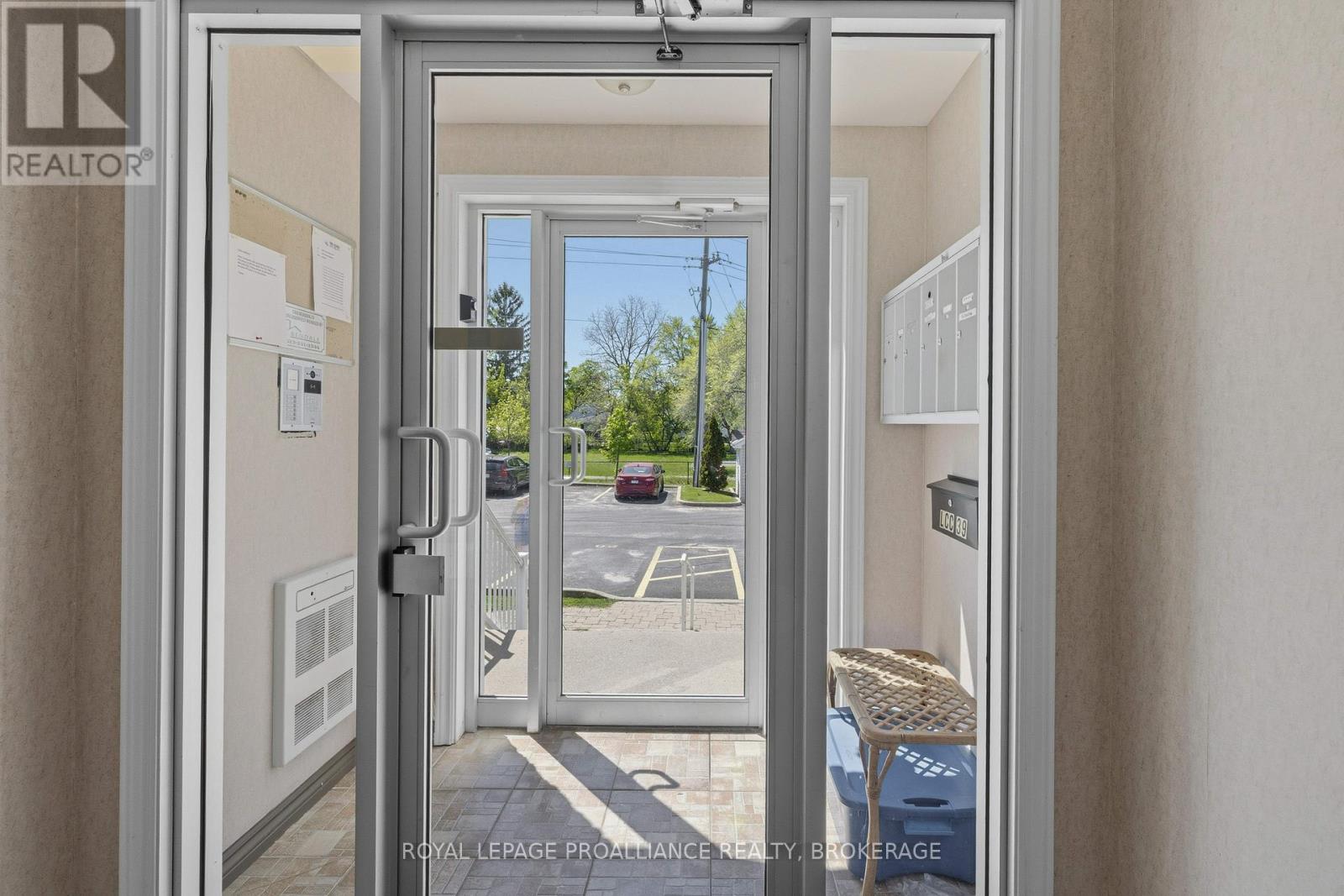 #2104 225 OAK STREET - 4