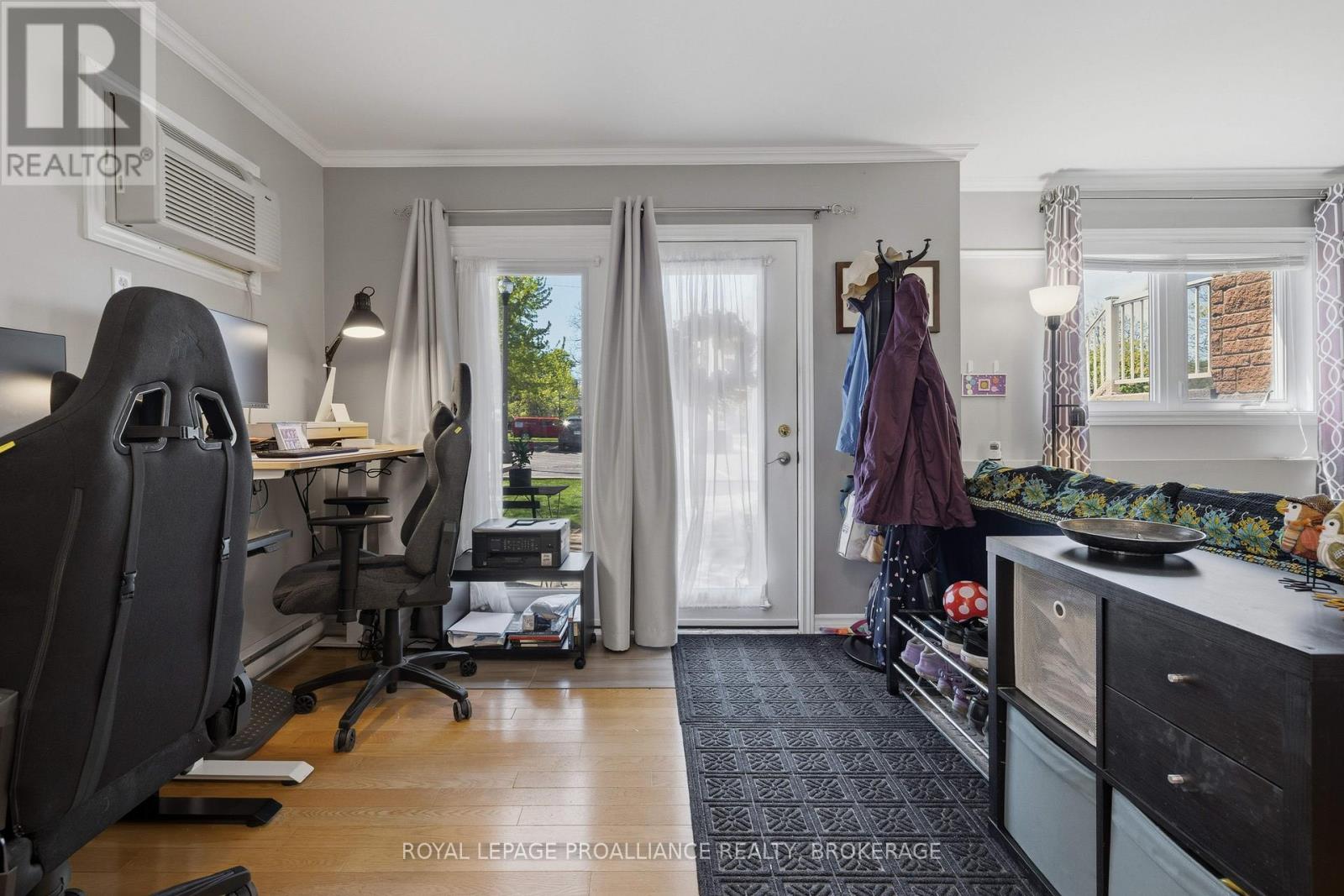 #2104 225 OAK STREET - 6