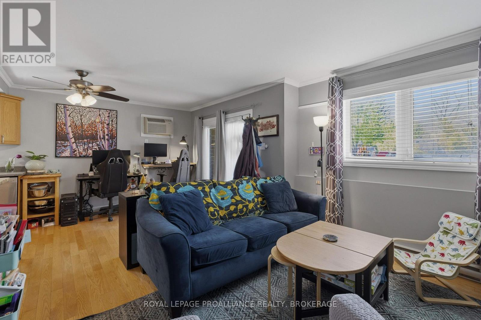 #2104 225 OAK STREET - 8