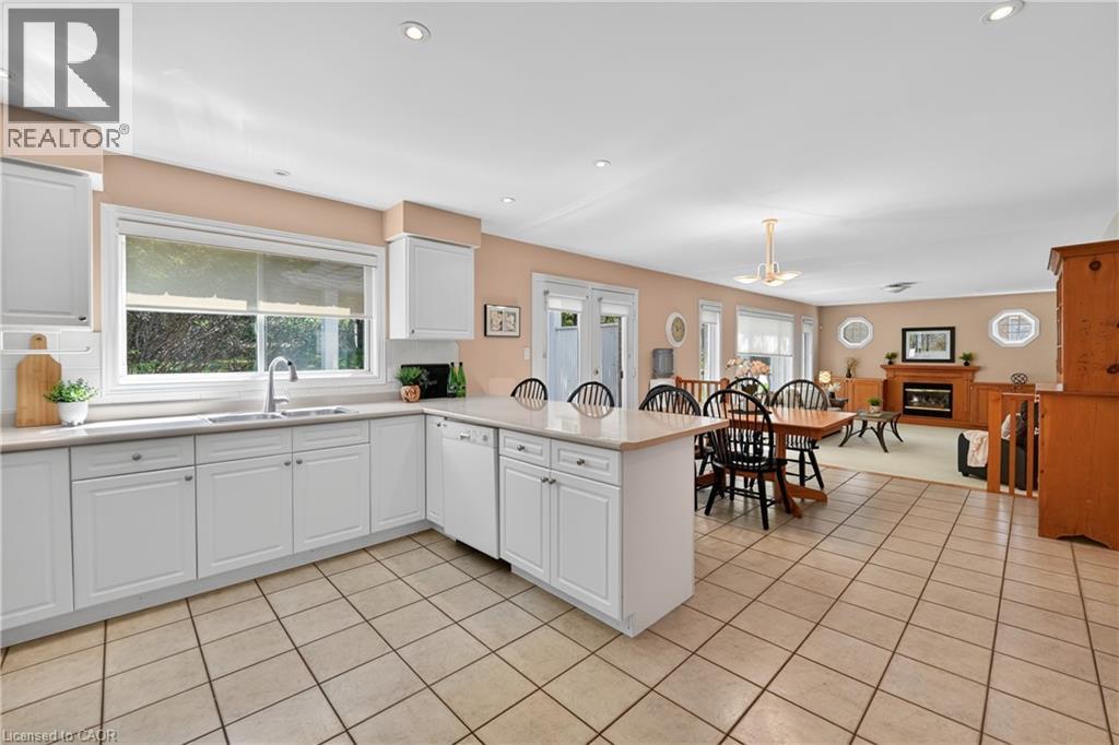 144 DORCHESTER Drive - 7