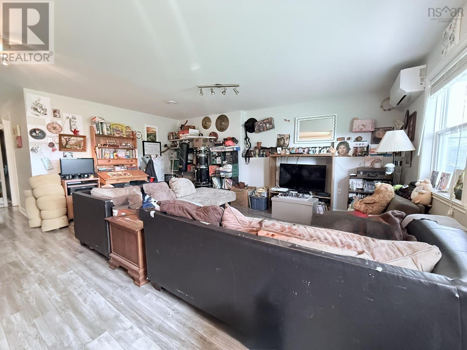 431 YOUNG Street - 5