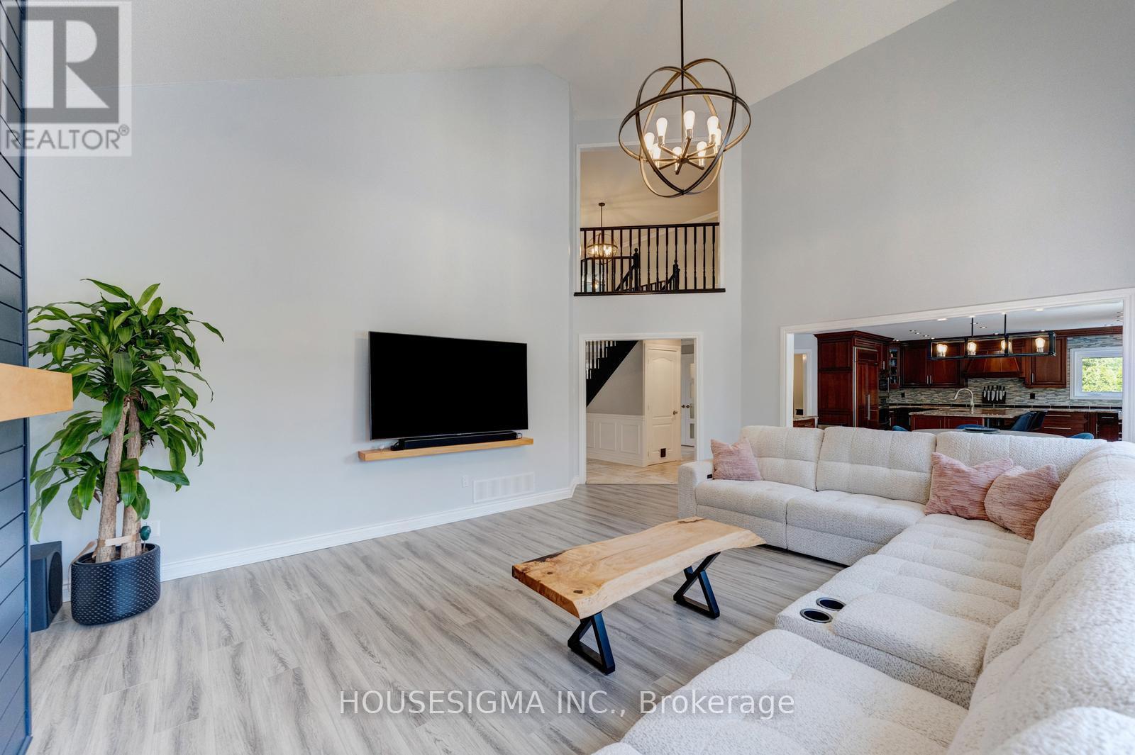 30 GOODERHAM DRIVE - 13