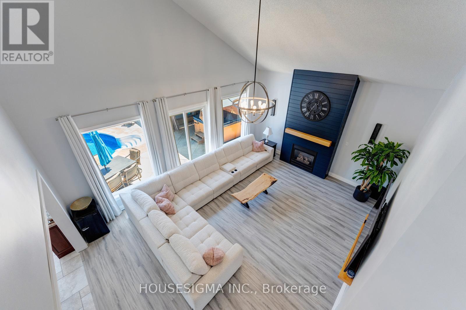 30 GOODERHAM DRIVE - 15