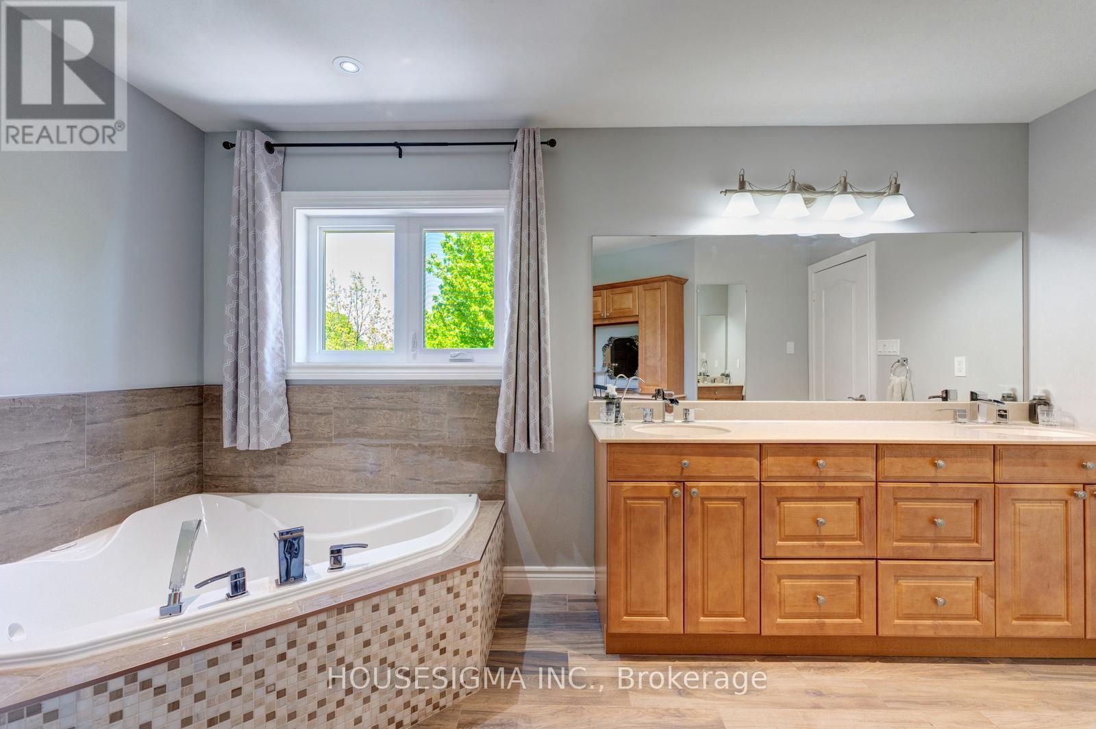 30 GOODERHAM DRIVE - 27