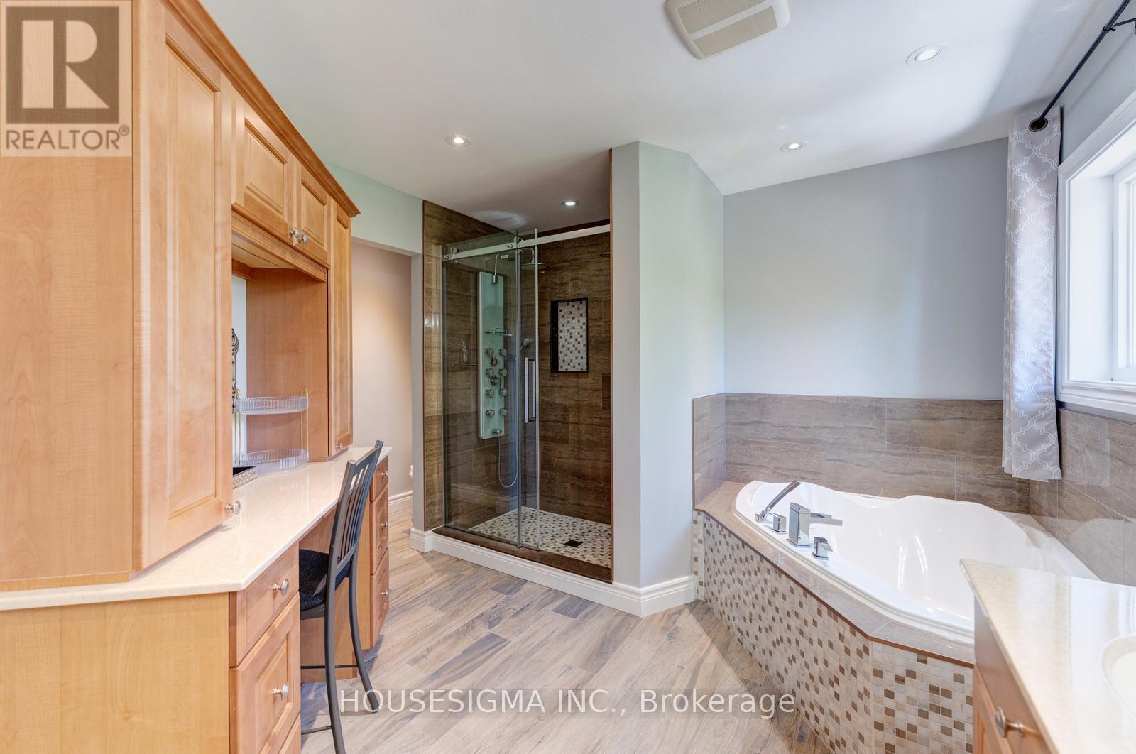 30 GOODERHAM DRIVE - 28