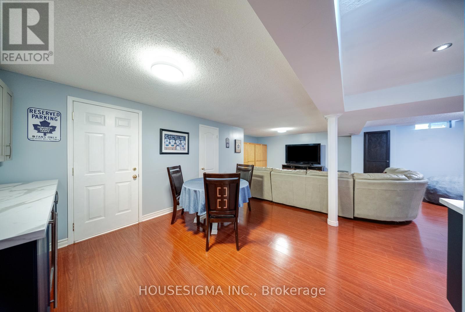 30 GOODERHAM DRIVE - 37