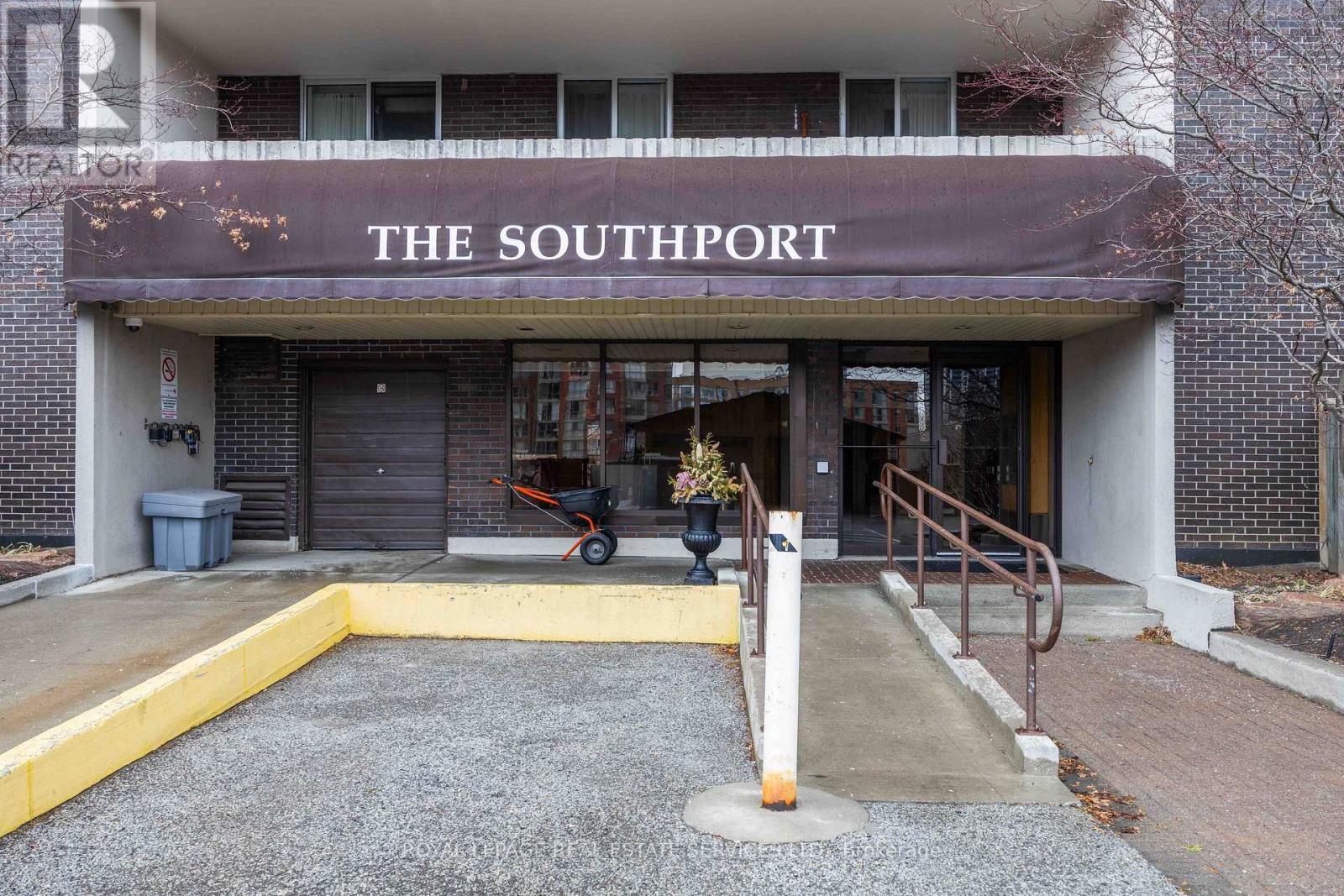 #808 60 SOUTHPORT STREET - 37