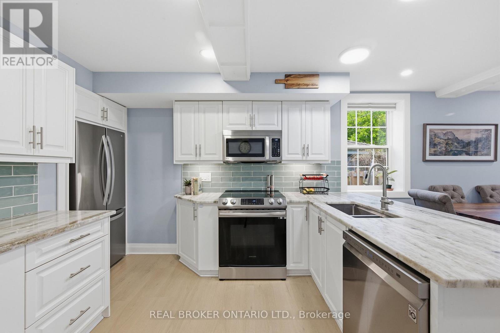 118 BROCK STREET E - 11