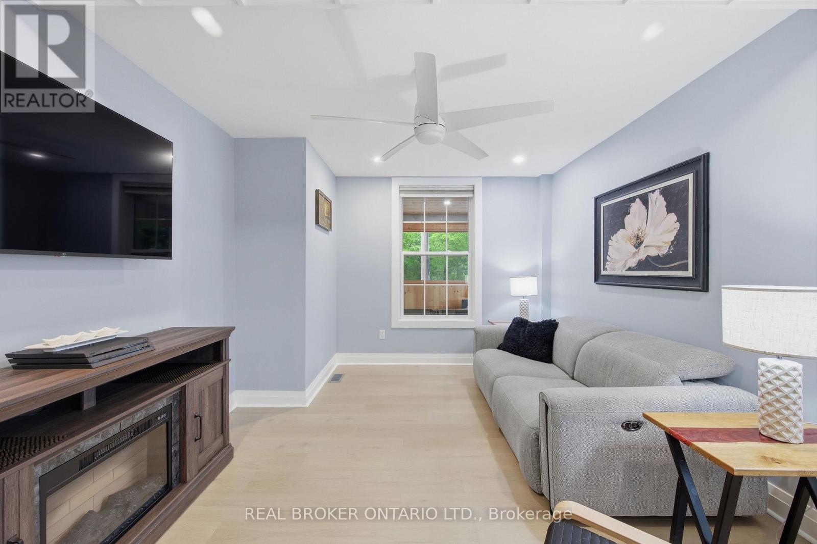 118 BROCK STREET E - 15