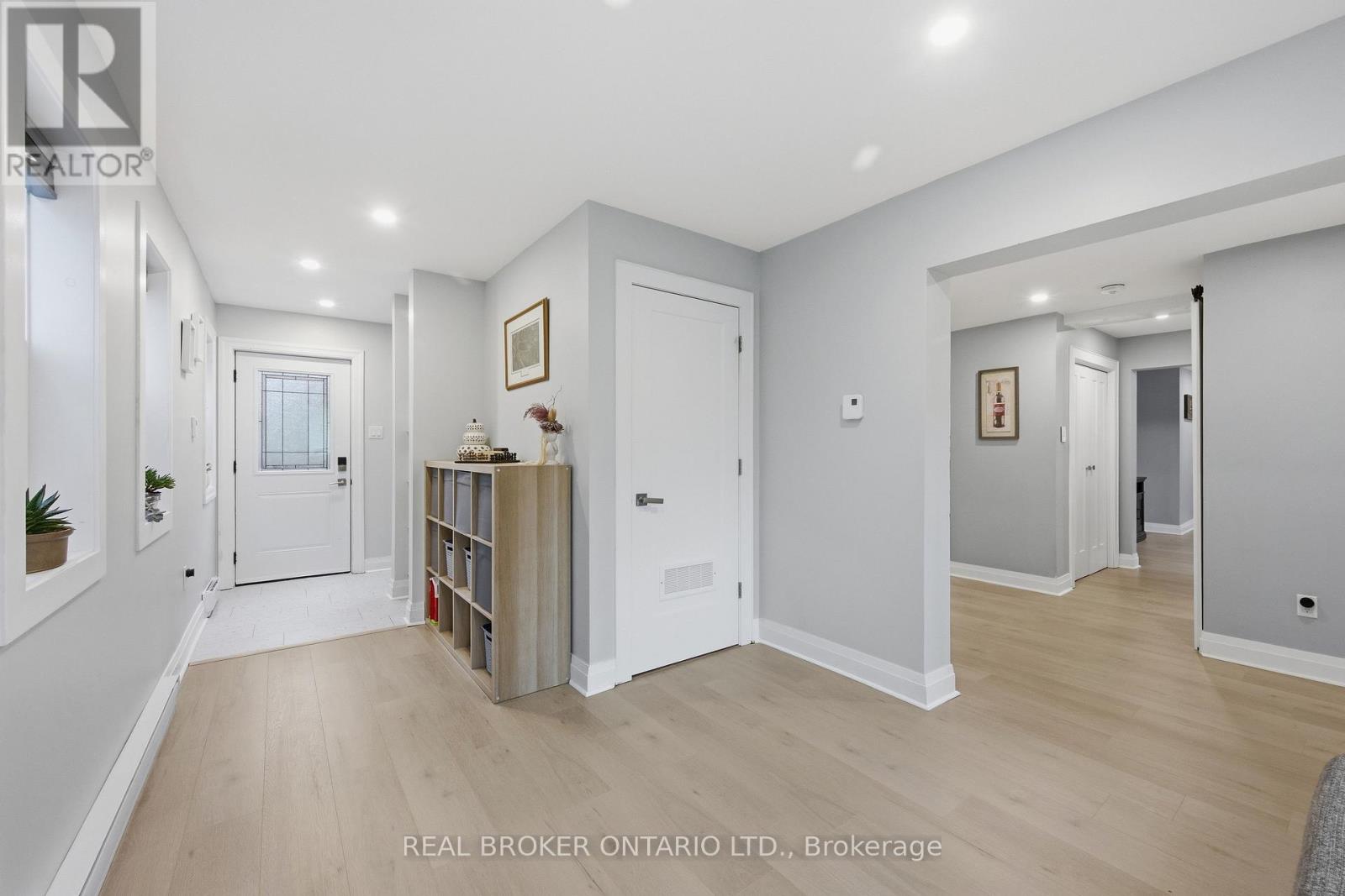 118 BROCK STREET E - 24