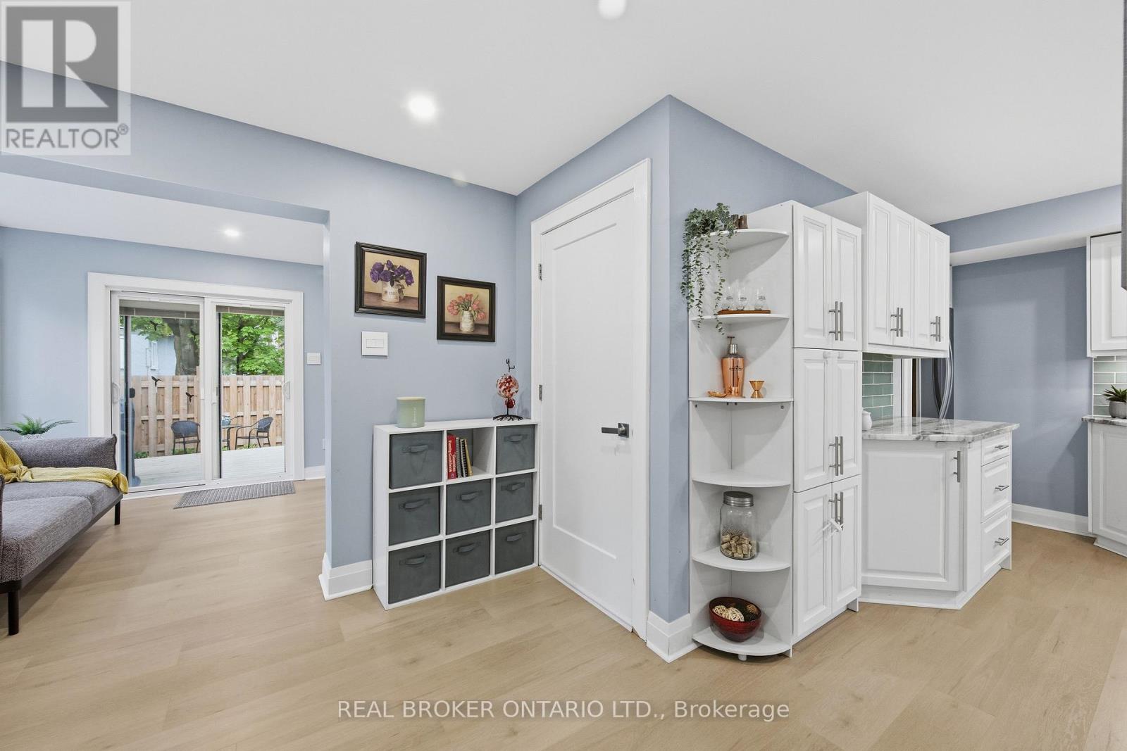 118 BROCK STREET E - 18