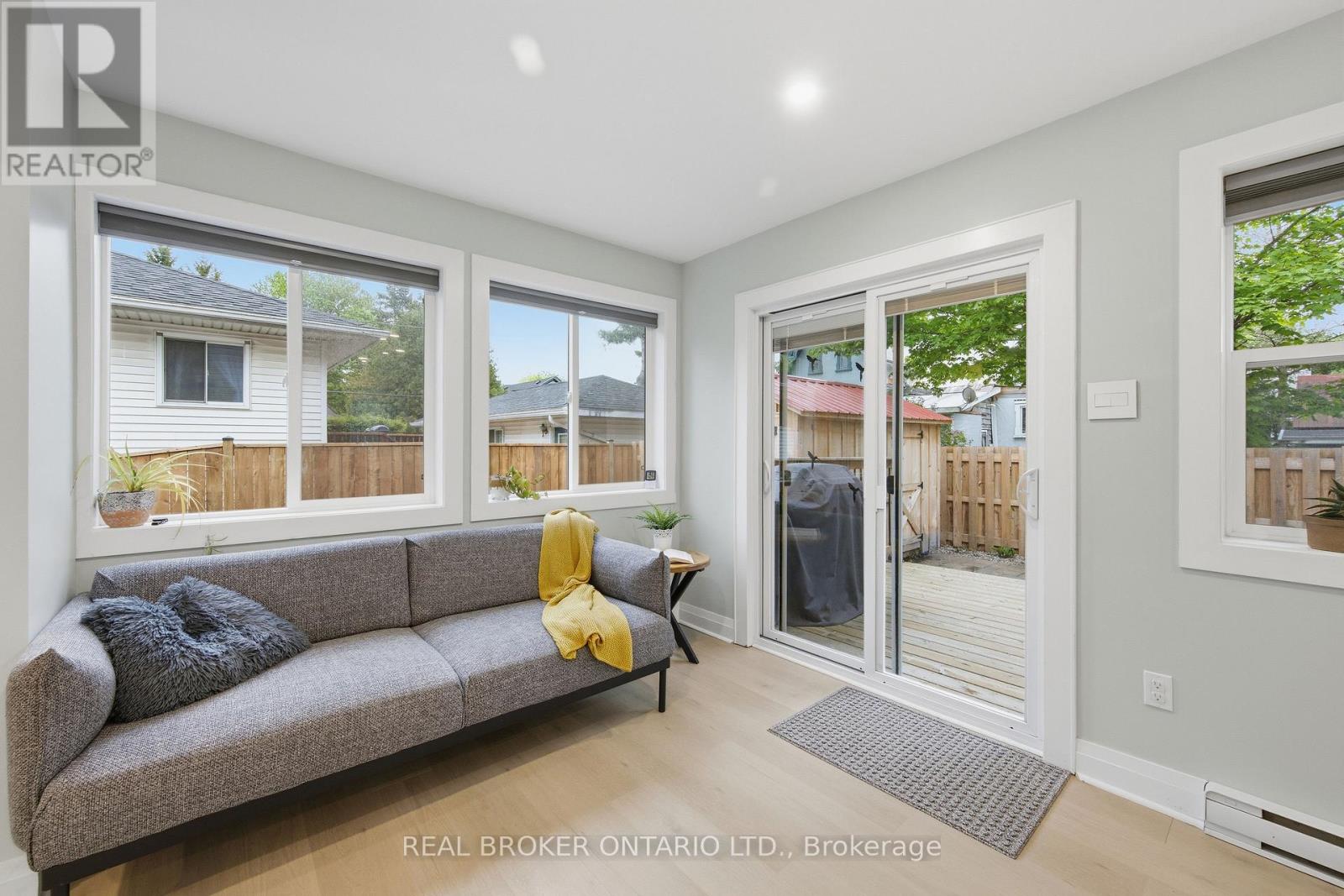 118 BROCK STREET E - 23