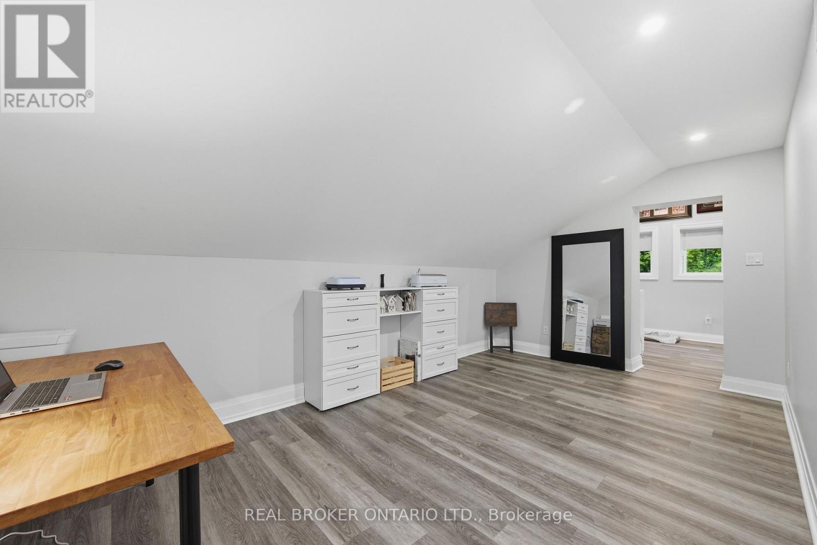 118 BROCK STREET E - 32
