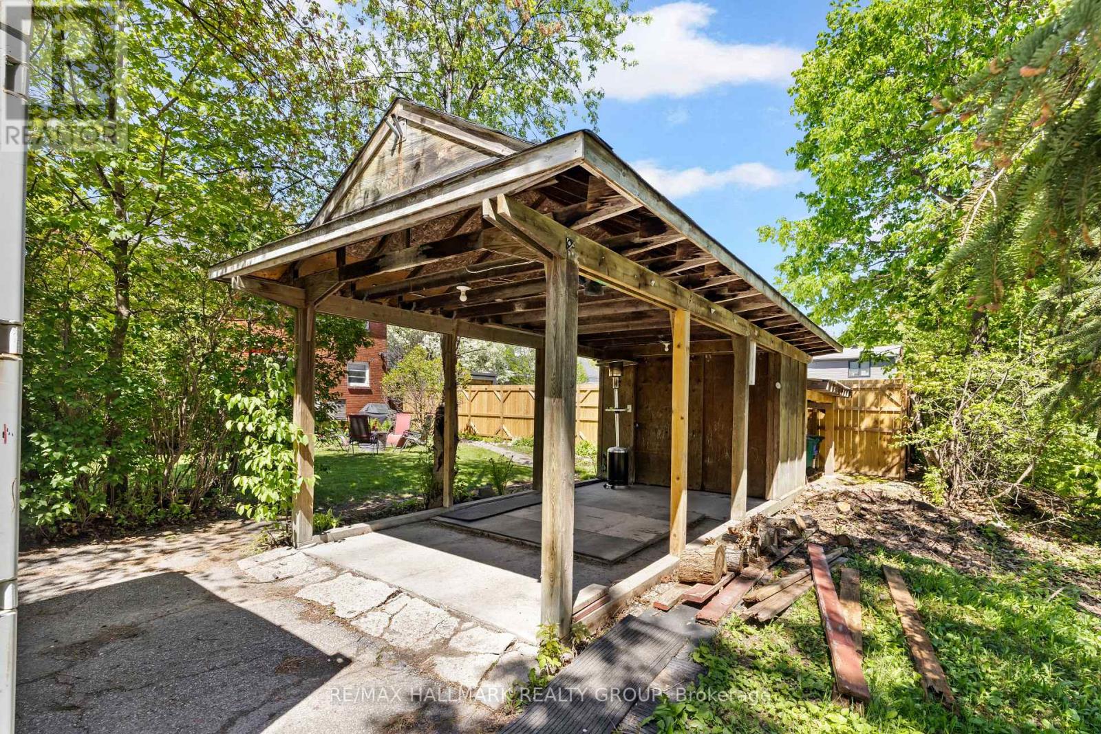 824 BYRON AVENUE - 40