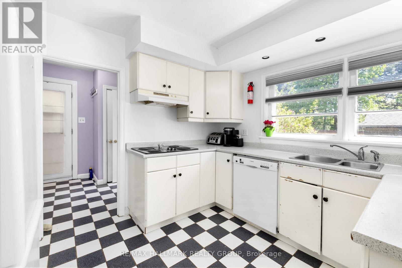 824 BYRON AVENUE - 16