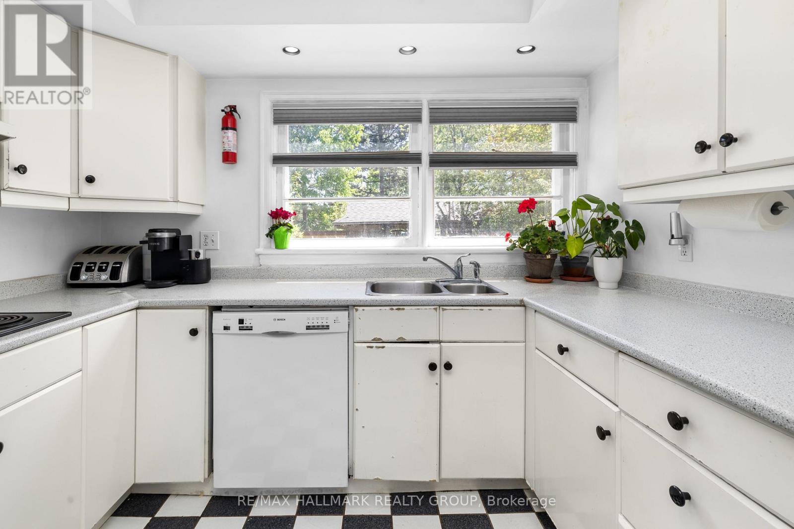 824 BYRON AVENUE - 17