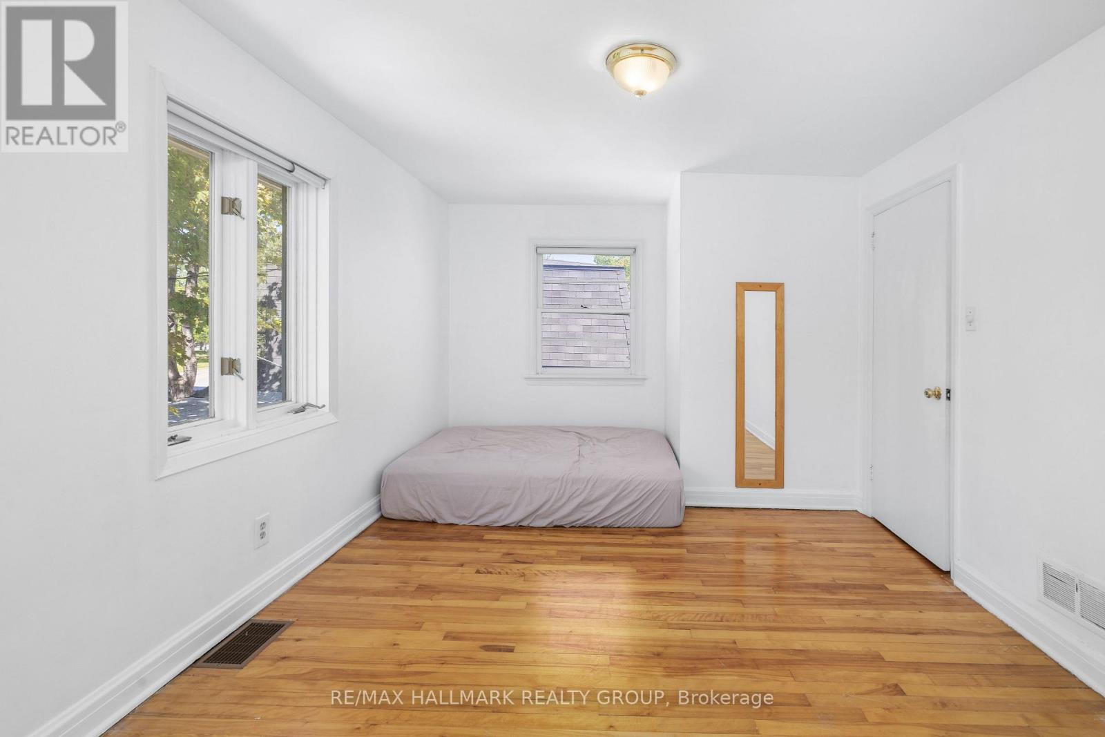 824 BYRON AVENUE - 25