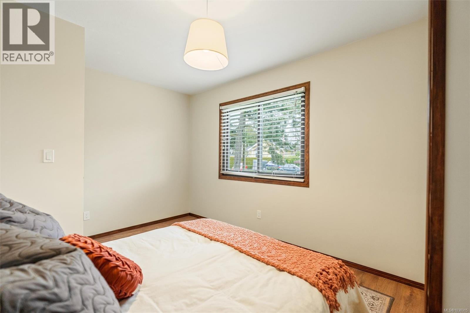 891 Lavender Ave, Saanich
