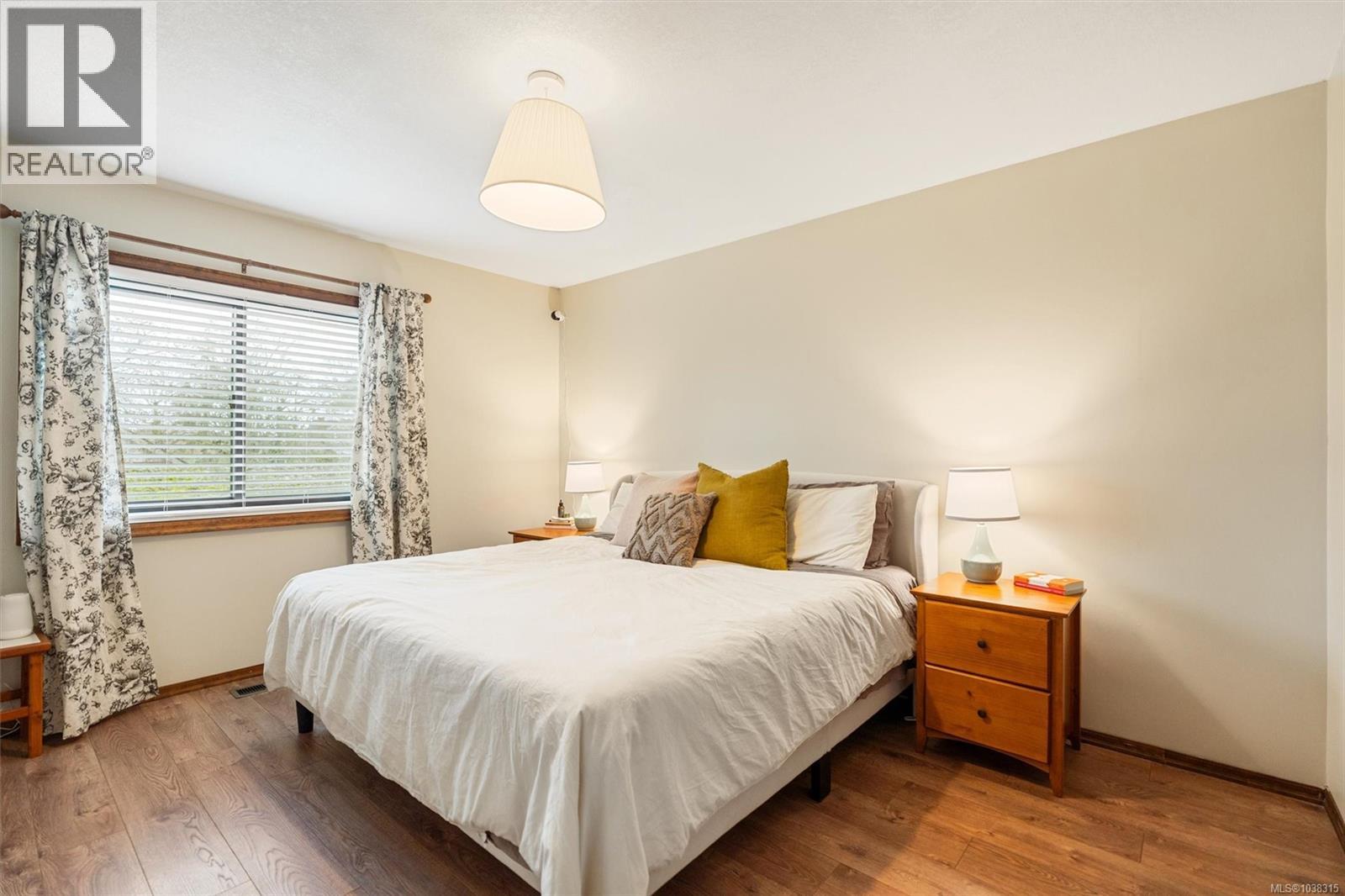 891 Lavender Ave, Saanich