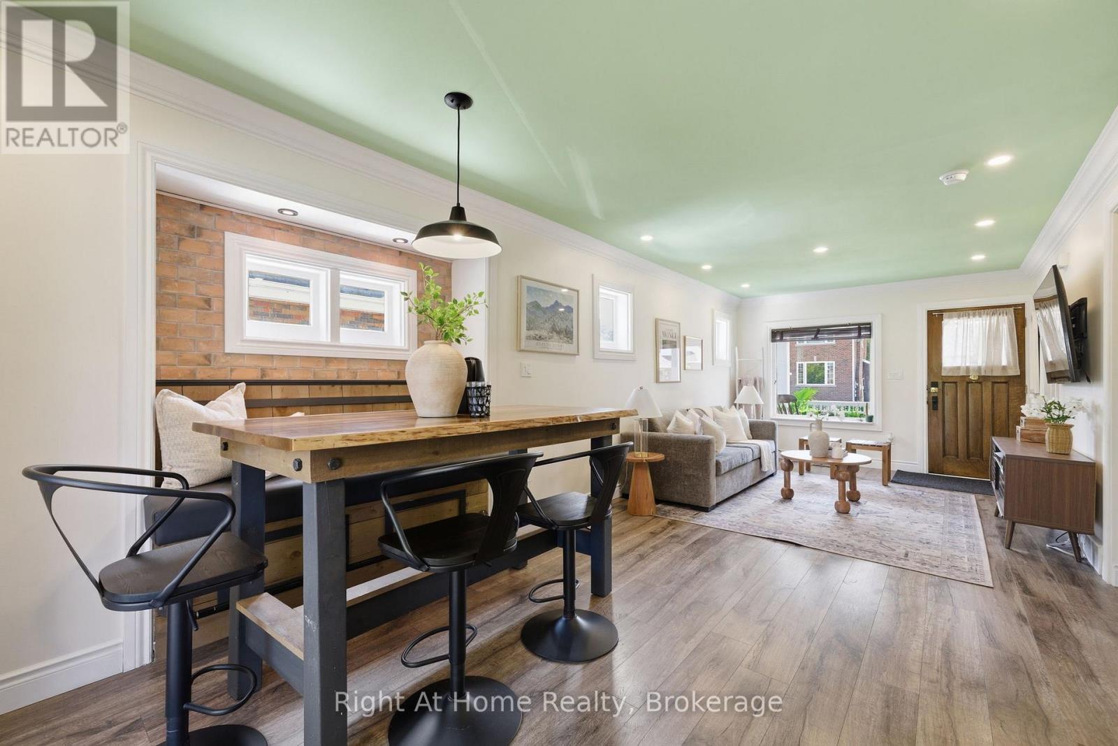 381 JARVIS STREET - 11
