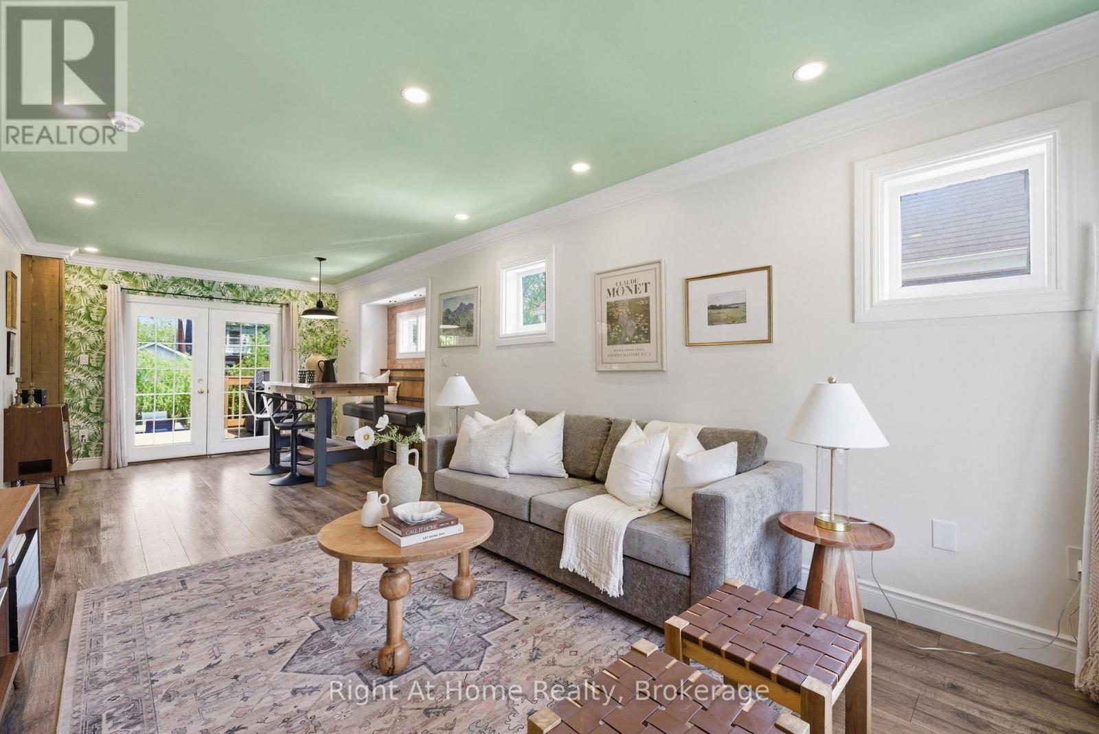 381 JARVIS STREET - 12