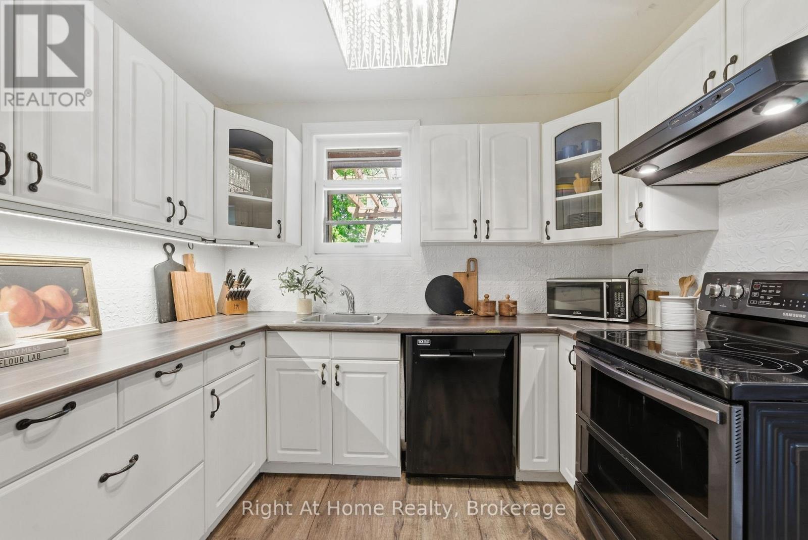 381 JARVIS STREET - 13