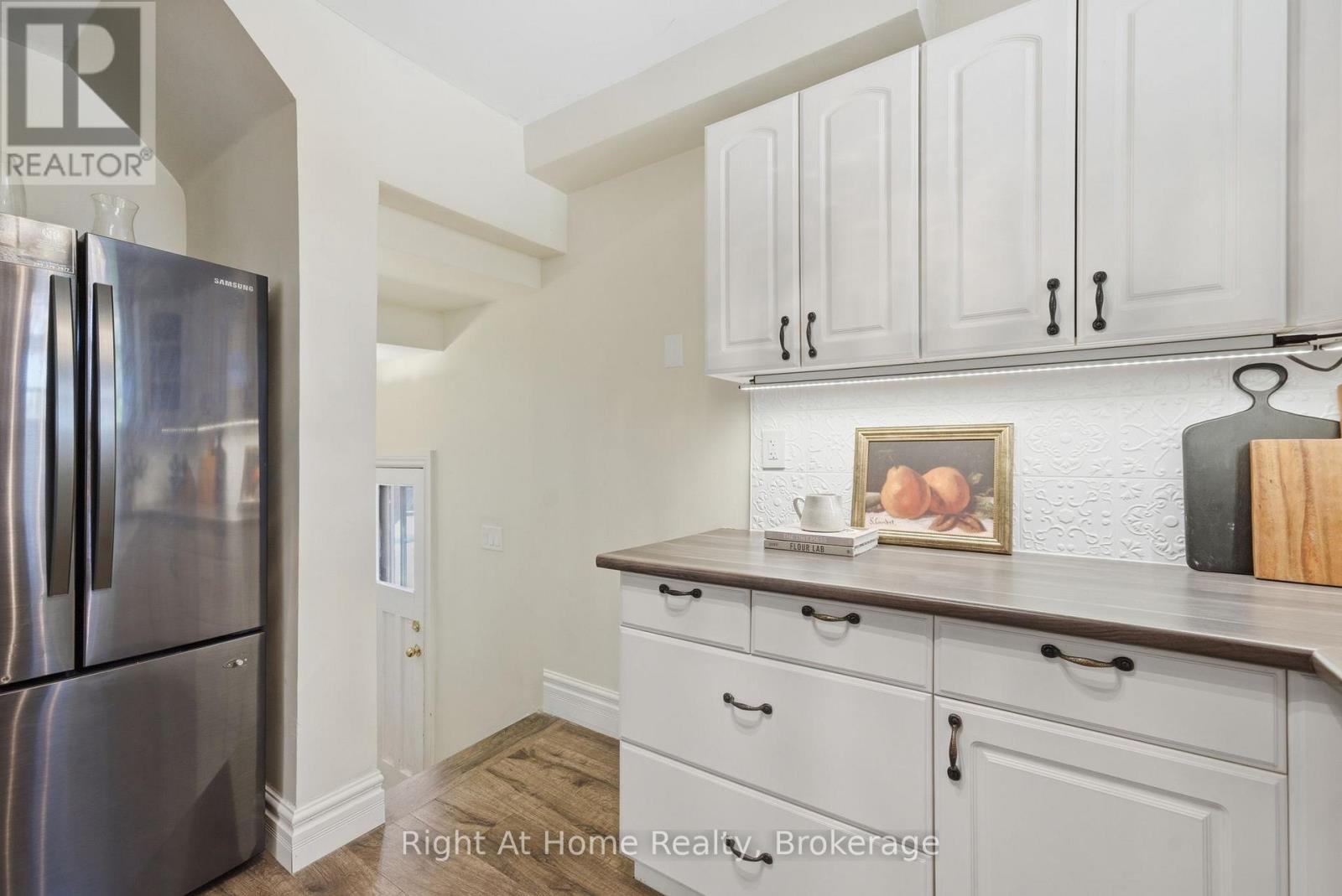 381 JARVIS STREET - 15