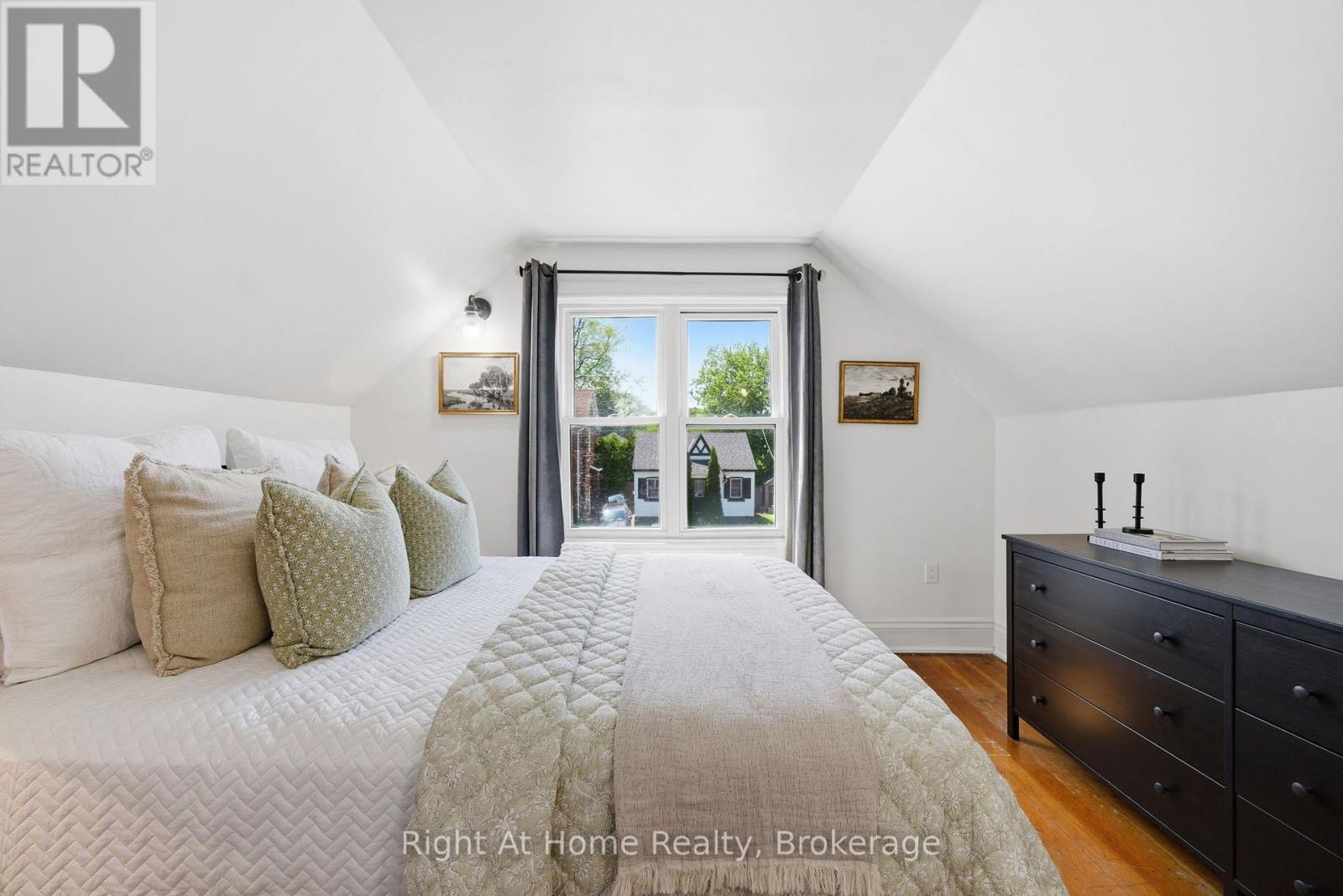 381 JARVIS STREET - 20