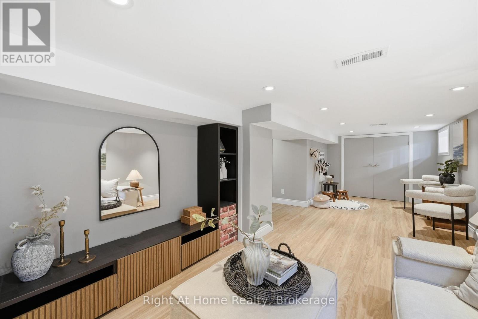 381 JARVIS STREET - 29