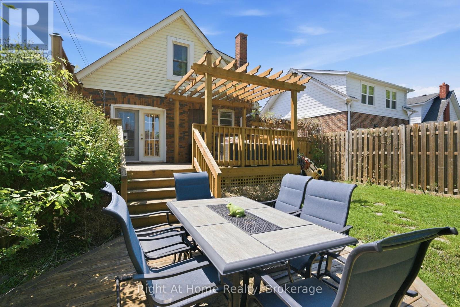 381 JARVIS STREET - 36
