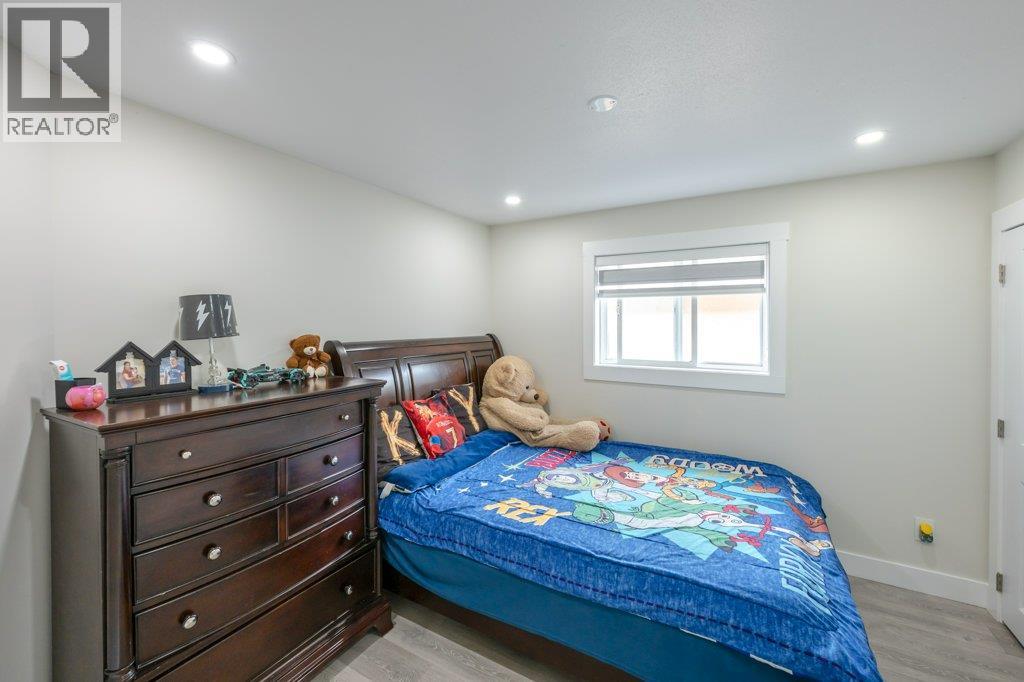 260 WILLOWS Place, Oliver