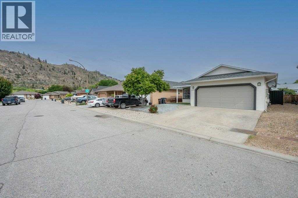 260 WILLOWS Place, Oliver