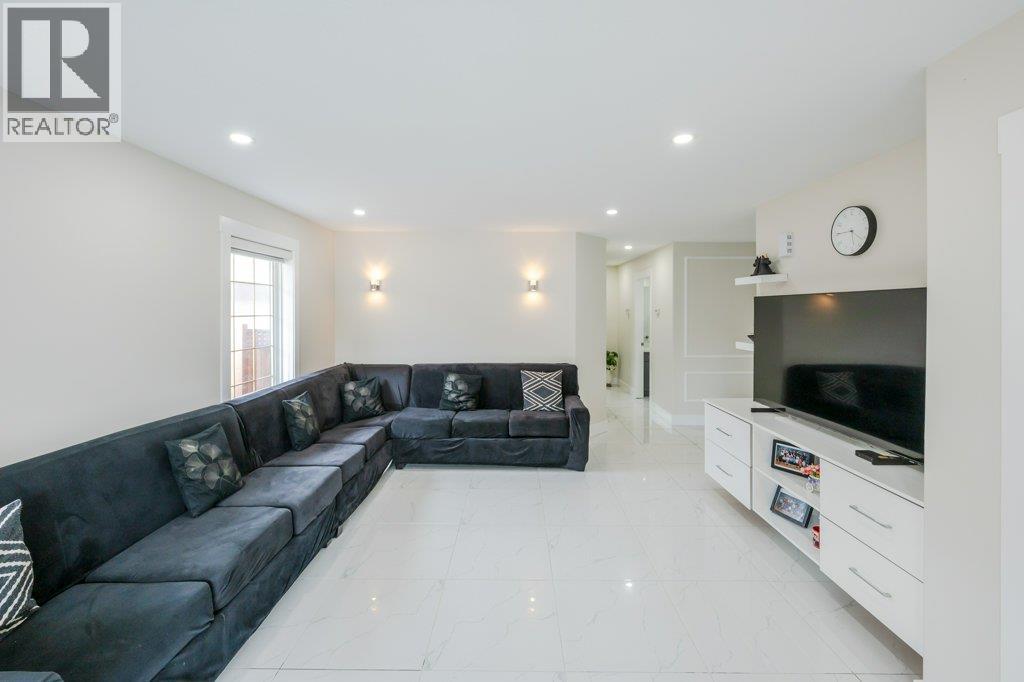 260 WILLOWS Place, Oliver