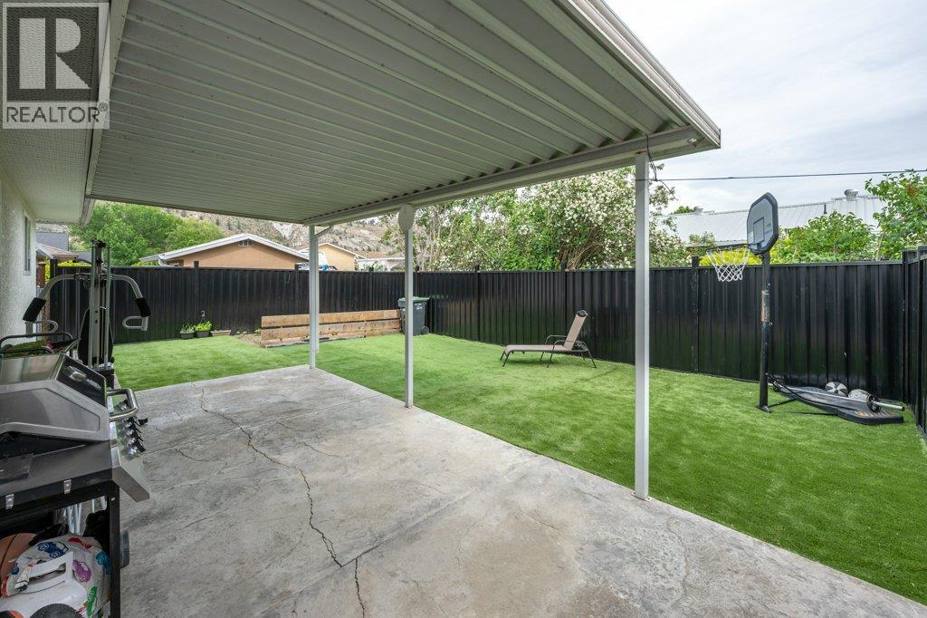 260 WILLOWS Place, Oliver