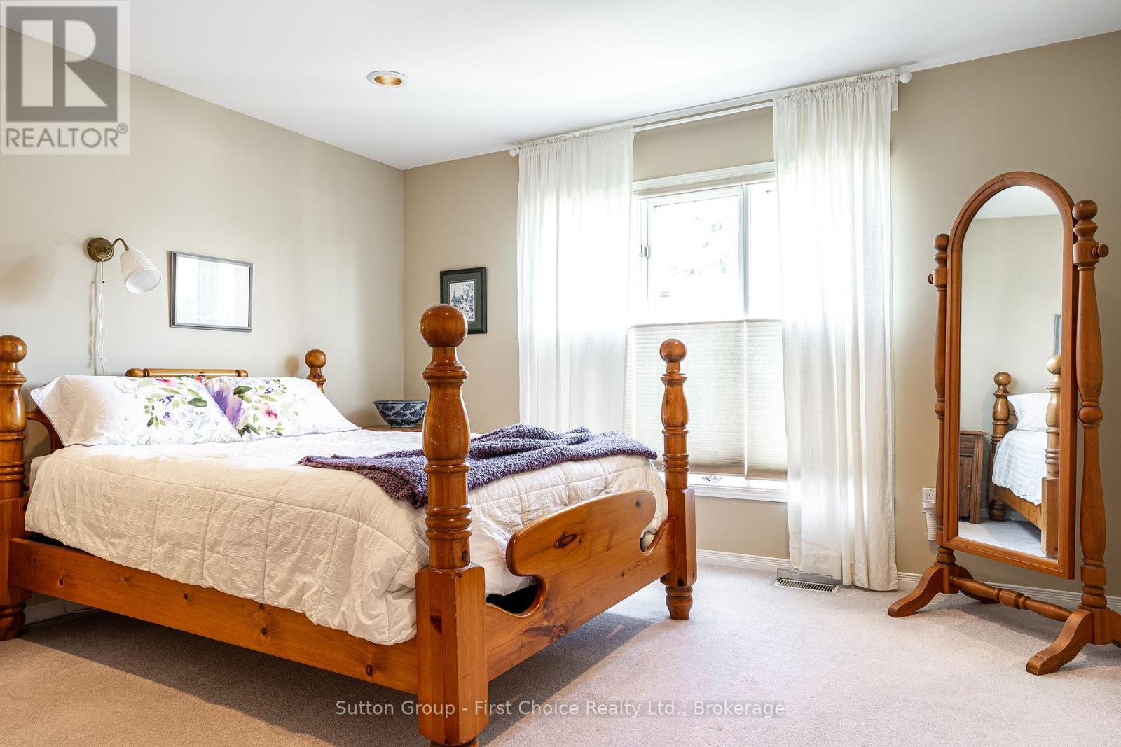 25 WHITE STREET - 27