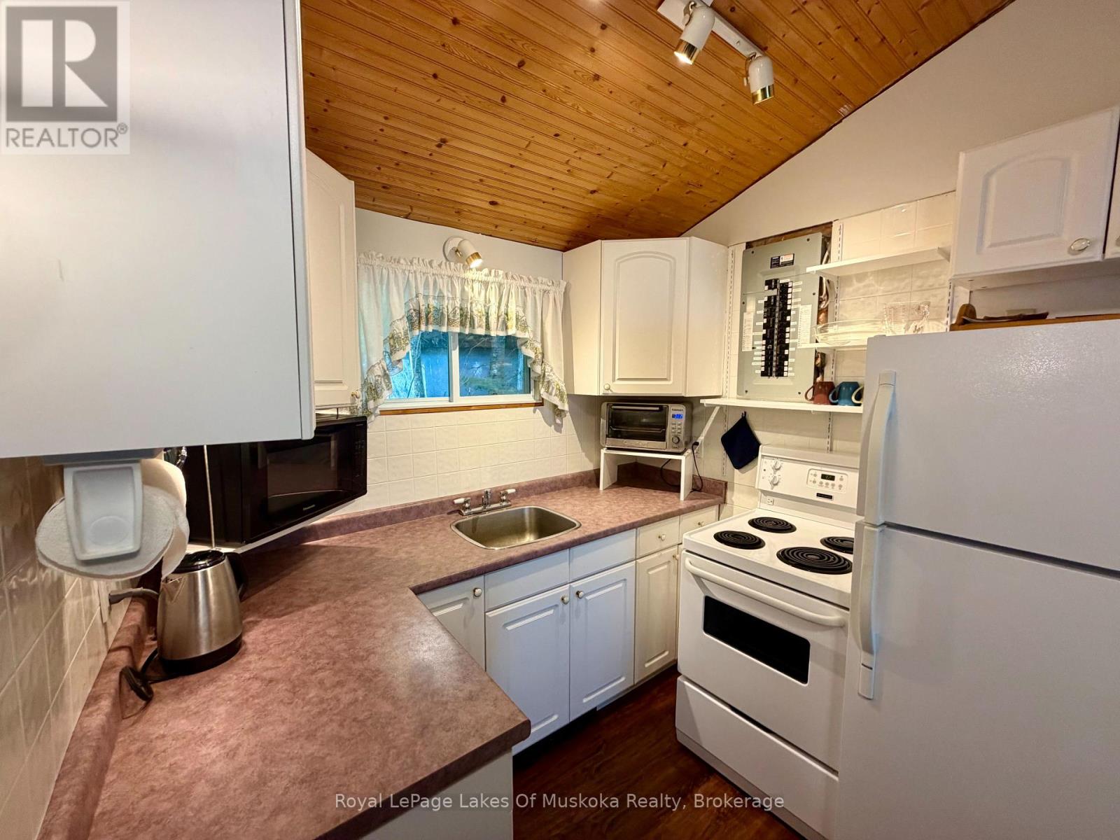 1082 LAKESHORE DRIVE S - Image 3