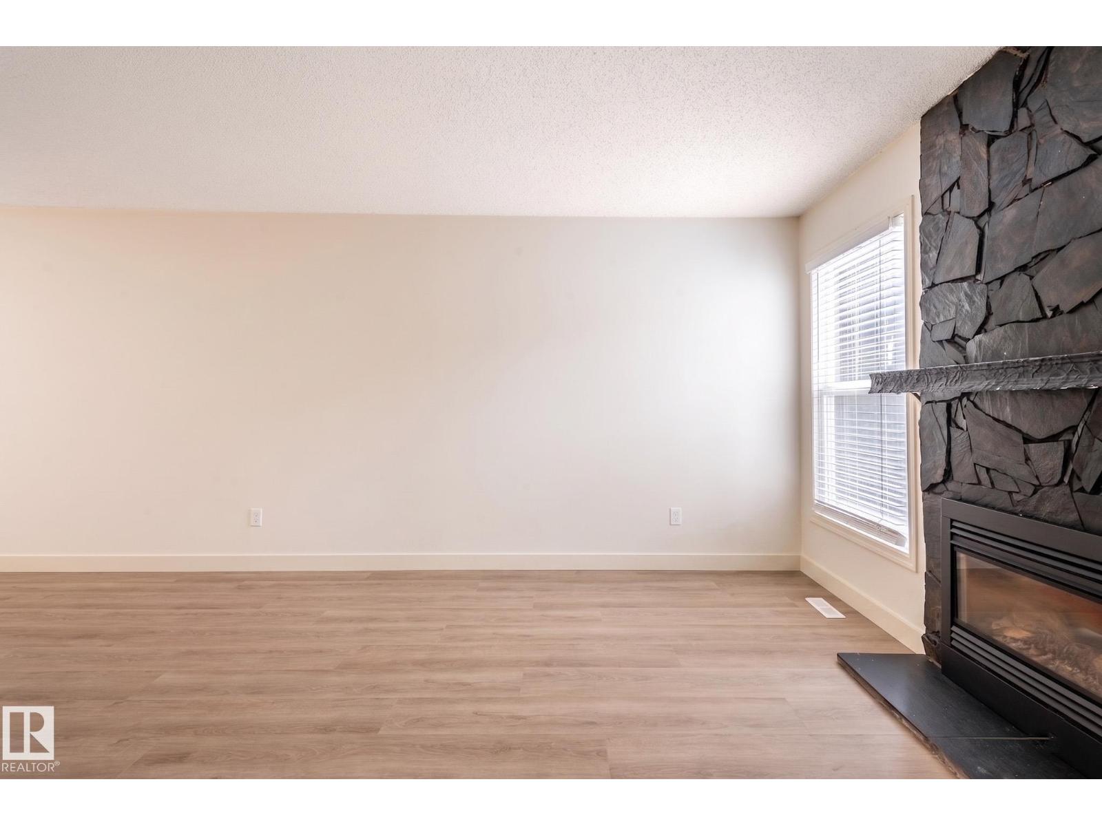 18439 66 AV NW - 10