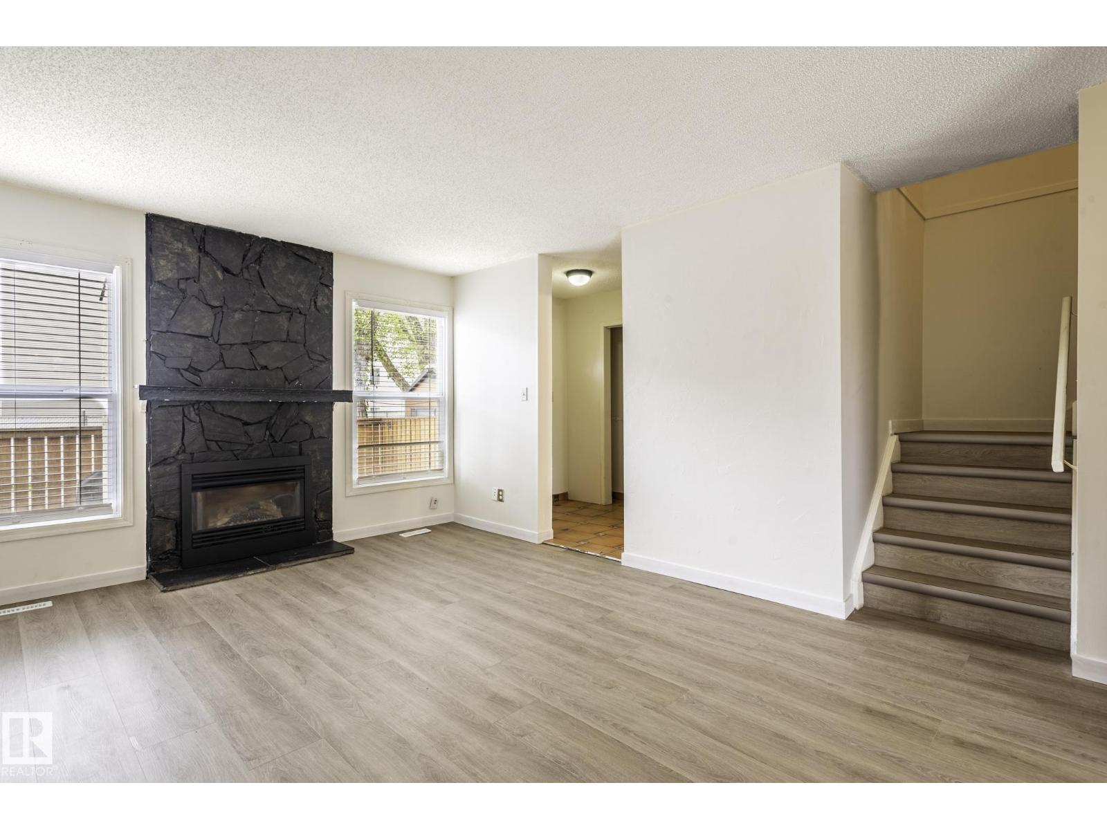 18439 66 AV NW - 12