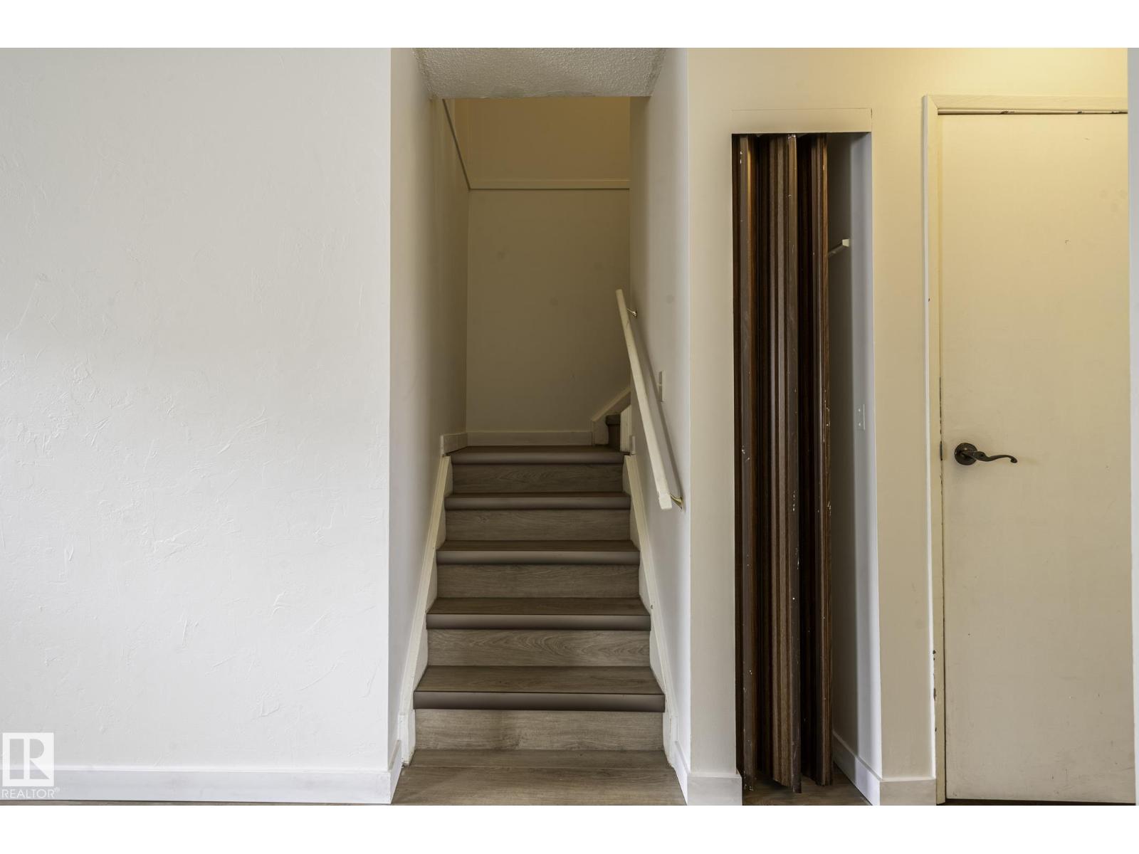 18439 66 AV NW - 26