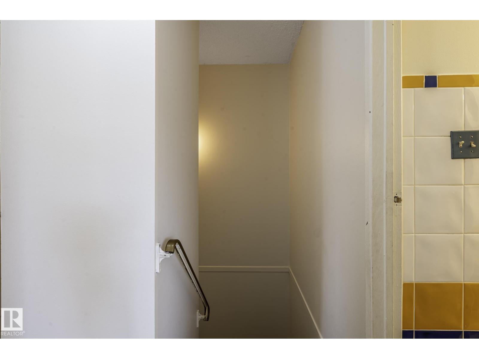 18439 66 AV NW - 27