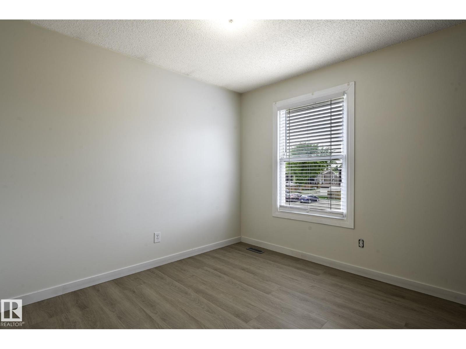 18439 66 AV NW - 29