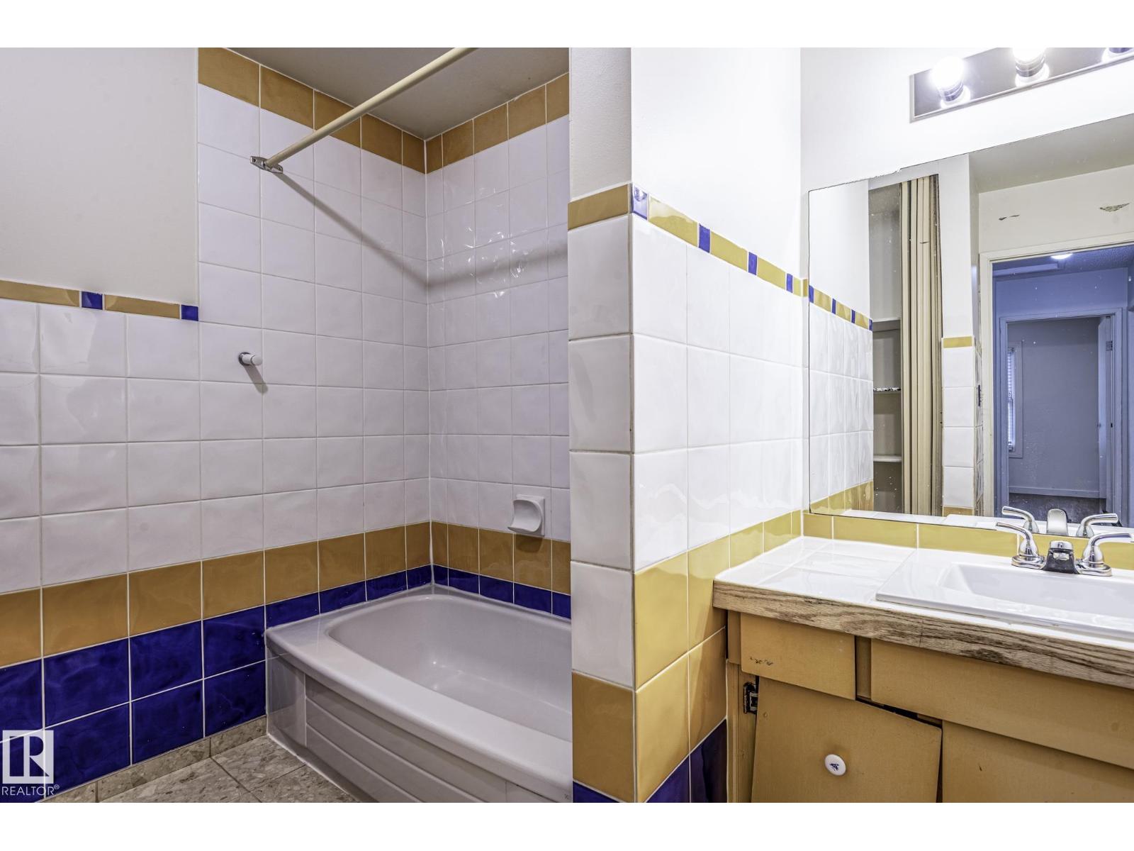 18439 66 AV NW - 31