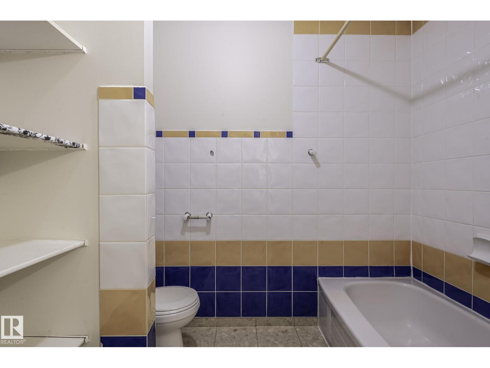 18439 66 AV NW - 32